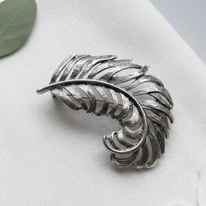 Nordstrom feather unsigned brooch silvertone filagree